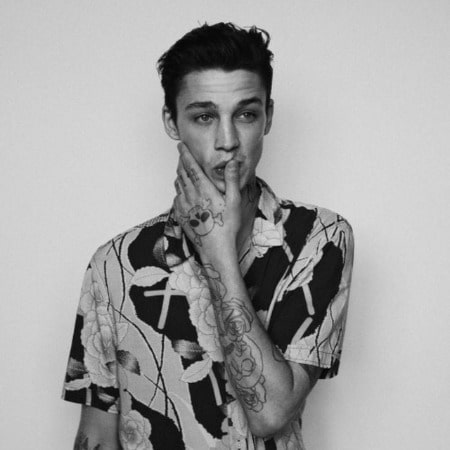 Black and white protrait of Maille Stymest's former husband Ash Stymest 
